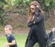 Victoria Beckham : Enceinte, elle ne lâche pas ses talons, même pour son fils !