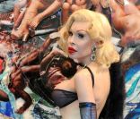 Inauguration de l'exposition  From Darkness to Light  à New York, le 2 juin 2011 : Amanda Lepore.