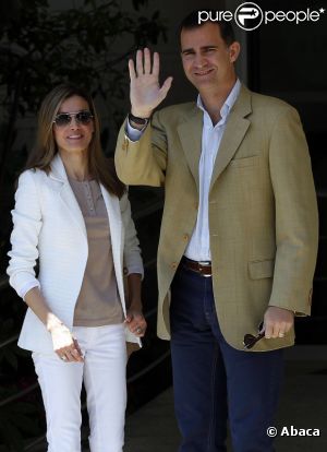 Letizia et Felipe d'Espagne à l'hôpital San Jose de Madrid le 4 juin 2011 sont allés rendre visite au roi Juan Carlos après son opération 
