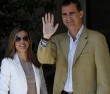 Letizia et Felipe d'Espagne à l'hôpital San Jose de Madrid le 4 juin 2011 sont allés rendre visite au roi Juan Carlos après son opération 