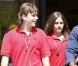 Les enfants de Michael Jackson, Prince et Paris, sortant du collège, le 31 mai 2011 : deux ados complices avec leur garde du corps 