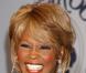 Quelques mois avant son divorce, Whitney Houston rayonne à un bal de charité, à Los Angeles, en 2006. 