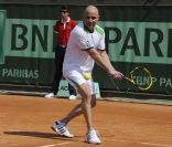 Le 4 juin 2011, Andre Agassi était de retour à Roland-Garros, 12 ans après sa victoire, le temps d\'un match exhibition avec une autre légende américaine, Jim Courier.<br />