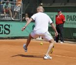 Le 4 juin 2011, Andre Agassi était de retour à Roland-Garros, 12 ans après sa victoire, le temps d\'un match exhibition avec une autre légende américaine, Jim Courier.<br />