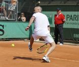 Le 4 juin 2011, Andre Agassi était de retour à Roland-Garros, 12 ans après sa victoire, le temps d\'un match exhibition avec une autre légende américaine, Jim Courier.<br />