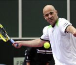Mardi 7 juin 2011, Andre Agassi a encore fait le show, avec sa femme Steffi Graf, et Jiri Novak et Jana Novotna, lors d\'une exhibition à l\'O2 Arena de Prague.