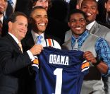 Barack Obama lors d'une rencontre avec des sportifs universitaires membre de la NCAA le 8 juin à Washington 