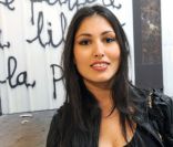 Yasmine Besson lors de l'exposition Tunisie, dessine-moi ta révolution le 9 juin 2011