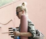 January Jones va prendre un cours de gym, Los Angeles, le 9 juin 2011.