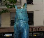 Inauguration de la statue de Coluche à Montrouge, le 14 juin 2011, en présence de Véornique Colucci, veuve de l'humoriste décédé le 19 juin 1986.