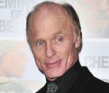 Ed Harris face aux zombies dans  World War Z , prochainement en tournage.