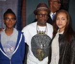 Spike Lee et ses enfants Jackson et Satchel lors de la première de la comédie musicale Spider-man : Turn off the Dark à New York le 14 juin 2011