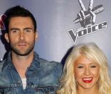 Christina Aguilera et Adam Levine de Maroon 5 posent pour la promotion de l'émission de NBC The Voice en mars 2011 à Los Angeles