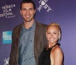 Hayden Panettiere : Avec le géant Wladimir (photo, le 24 avril 2011, leur dernière apparition ensemble), c\'est fini depuis mai 2011... Un autre sportif n\'a pas tardé à prendre la relève !