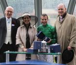 Ascot 2011, jour 4, vendredi 17 juin 2011 : La princesse Haya Bint al Hussein, passionnée de sport hippique et propriétaire de chevaux, a pu conquérir un nouveau trophée avec la victoire du jockey William Buick. 