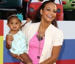 Christina Milian accompagnée par sa fille Violet à l'avant-première du dessin animés Cars 2 à Los Angeles, le 18 juin 2011