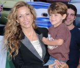 Sheryl Crow avec son fils Wiatt à l'avant-première de Cars 2 à Los Angeles le 18 juin 2011