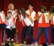 La troupe est au complet ! Les acteurs et chanteurs de la série Glee en tournée. Ici, lors de leur tounée à L.A fin mai 2011 