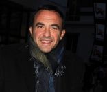 Nikos Aliagas rejoint la matinale d'Europe 1 dès août 2011. 