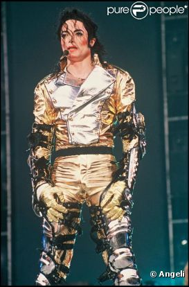 Michael Jackson sur scène au Stade Wembley à Londres e, 1997
