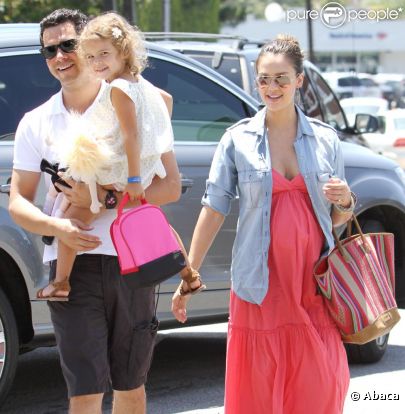 Jessica Alba et sa petite famille à Los Angeles le 26 juin 2011