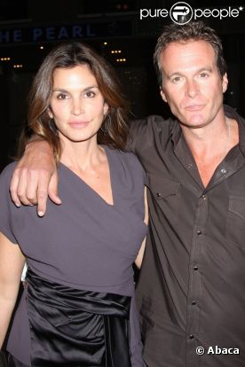 Cindy Crawford et son époux Rande Gerber dans les rues de New York après avoir assisté au spectacle The Book of Mormon sur Broadway. Juin 2011, New York