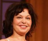 Isabelle Mergault passe volontiers ses dimanches avachie sur son canapé !