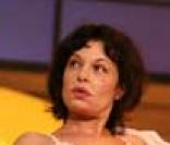 Isabelle Mergault passe volontiers ses dimanches avachie sur son canapé !