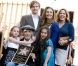 Dennis Hopper entouré de sa famille reçoit son étoile sur le Walk of Fame à Los Angeles, le 26 mars 2010. Il est avec ses filles Ruthanna, Marin et Galen, son fils Henry et sa petite-fille Violet.