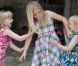 C'est à Tavarnelle Val di Pesa, 25 kilomètres au sud de Florence en Italie, que le prince Willem-Alexander et la princesse Maxima des Pays-Bas ont réalisé le 4 juillet 2011 leur traditionnelle séance photo estivale en famille, avec leurs filles les princesses Catharina-Amalia, Alexia et Ariane.