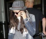Nina Dobrev et Ian Somerhalder à l'aéroport de Los Angeles après un petit voyage parisien... Le 5 juillet 2011
