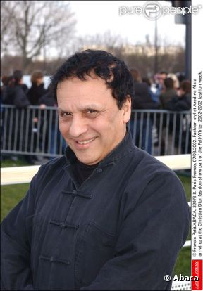 Le couturier tunisien Azzedine Alaïa, auteur des déclarations sur Anna Wintour et Karl Lagerfeld, a refusé sa Legion d'Honneur. A Paris, le 8 mars 2003.