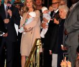 Céline Dion, René Angélil, leurs jumeaux Neslon et Eddy, ainsi que leur aîné René-Charles, en février 2011. 
