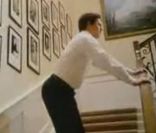 Hugh Grant et son déhanché mémorable dans Love Actually 