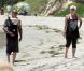 Pink ne supporte clairement plus la présence des photographes  lorsqu'elle est en famille avec son mari Carey Hart et sa petite fille  Willow. Malibu, 4 juillet 2011