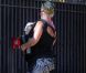 Pink ne supporte clairement plus la présence des photographes  lorsqu'elle est en famille avec son mari Carey Hart et sa petite fille  Willow. Malibu, 4 juillet 2011