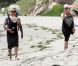 Pink ne supporte clairement plus la présence des photographes  lorsqu'elle est en famille avec son mari Carey Hart et sa petite fille  Willow. Malibu, 4 juillet 2011