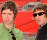 Oasis au complet, à l'aube de la dernière tournée du groupe, en octobre 2008. 