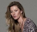 Le top model Gisele Bündchen prend la pose pour sa propre collection chez C&A.