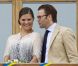 Entre Victoria et Daniel de Suède, une complicité fusionnelle existe, qui ne se cache pas.
A Borgholm, le 13 juillet 2011, la princesse Victoria de Suède et son époux le prince Daniel ont découvert les deux tilleuls que la commune leur a offerts, plantés sur la place de la mairie, pour leur mariage célébré en juin 2010. La famille royale est arrivée sur l'île d'Oland, où se trouve sa résidence estivale de Solliden.