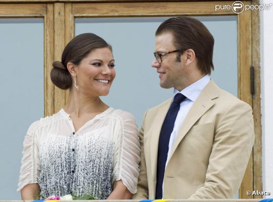 A la veille du 34e anniversaire de Victoria de Suède, son Daniel lui a réservé une nouvelle déclaration. 
 A Borgholm, le 13 juillet 2011, la princesse Victoria de Suède et son époux le prince Daniel ont découvert les deux tilleuls que la commune leur a offerts, plantés sur la place de la mairie, pour leur mariage célébré en juin 2010. La famille royale est arrivée sur l'île d'Oland, où se trouve sa résidence estivale de Solliden.