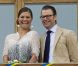 Entre Victoria et Daniel de Suède, une complicité fusionnelle existe, qui ne se cache pas.
A Borgholm, le 13 juillet 2011, la princesse Victoria de Suède et son époux le prince Daniel ont découvert les deux tilleuls que la commune leur a offerts, plantés sur la place de la mairie, pour leur mariage célébré en juin 2010. La famille royale est arrivée sur l'île d'Oland, où se trouve sa résidence estivale de Solliden.