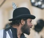 Yodelice, excentrique sur la scène des Francofolies de la Rochelle, le 14 juillet 2011. 