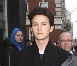 Charlie Gilmour se présente au tribunal, à Londres, le 10 février 2011.