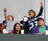 Cruz, Romeo et Brooklyn Beckham à Los Angeles le 1er juin 2011 