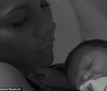 Victoria Beckham et sa fille Harper, sur son twitter  