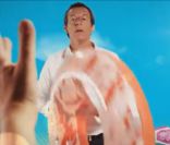 Jean-Luc Reichmann dans le spot publicitaire estival de TF1.