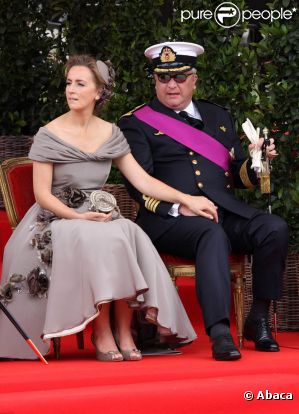 Le prince Laurent de Belgique et son épouse la princesse Claire (photo : lors de la Fête Nationale belge 2010) sont exclus des représentations officielles de la famille royale, dont les cérémonies de la Fête Nationale du 21 juillet 2011.