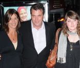 Joanne Smith-Baldwin, Daniel Baldwin et la fille de Daniel à Los Angeles en avril 2009 