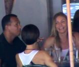 Cameron Diaz dîne avec son compagnon A-Rod, à Casa Tua, à Miami. 23 juillet 2011